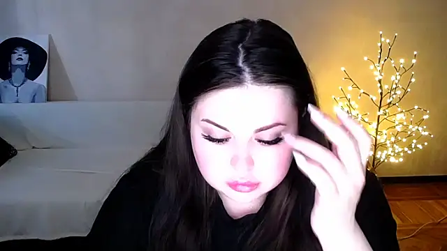 Snapshot of Emily_Mo chatting on 06.12.26 Emily Mo online show from 06.12.26