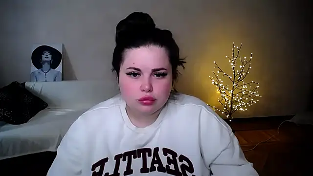 Snapshot of Emily_Mo chatting on 06.15.26 Emily Mo online show from 06.15.26