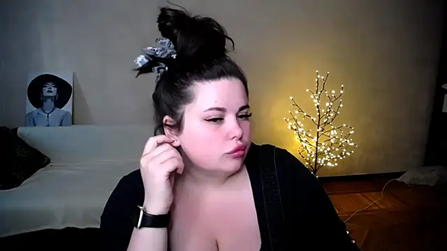 Snapshot of Emily_Mo chatting on 06.16.26 Emily Mo online show from 06.16.26