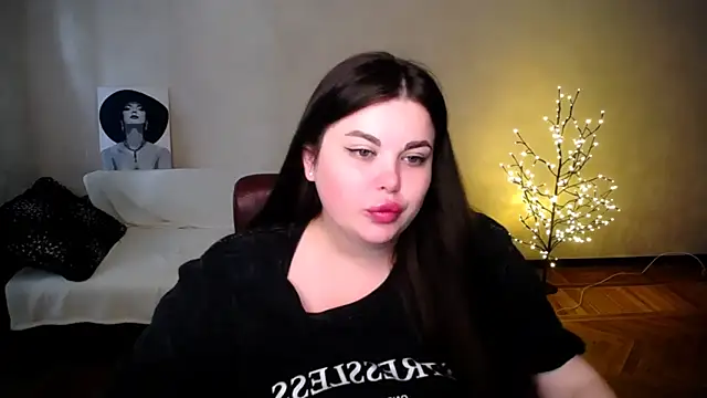 Snapshot of Emily_Mo chatting on 06.19.26 Emily Mo online show from 06.19.26