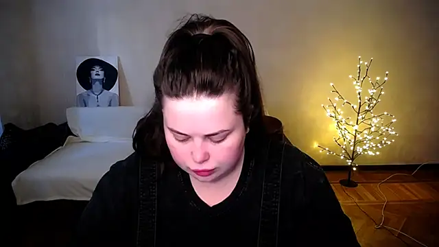 Snapshot of Emily_Mo chatting on 06.21.26 Emily Mo online show from 06.21.26