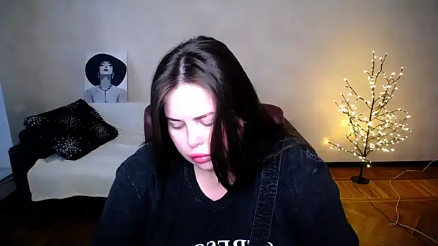 Snapshot of Emily_Mo chatting on 06.23.26 Emily Mo online show from 06.23.26
