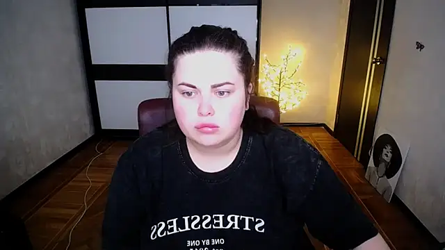 Snapshot of Emily_Mo chatting on 07.22.26 Emily Mo online show from 07.22.26