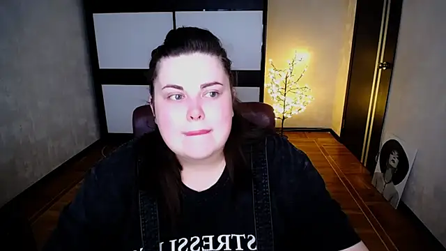 Snapshot of Emily_Mo chatting on 07.25.26 Emily Mo online show from 07.25.26