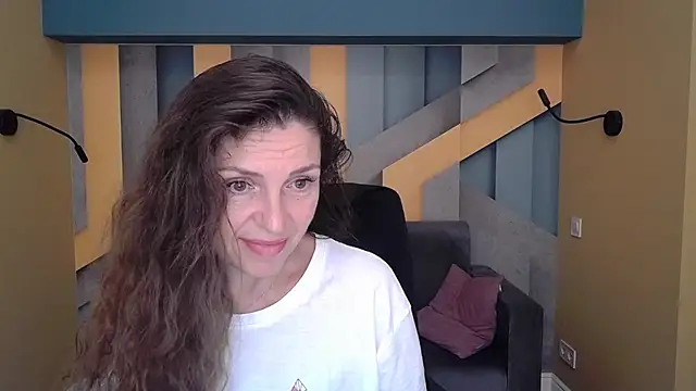 EllaLong online show from 10.05.25