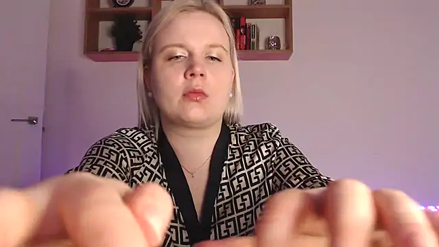 Karolina love  online show from 10.25.25