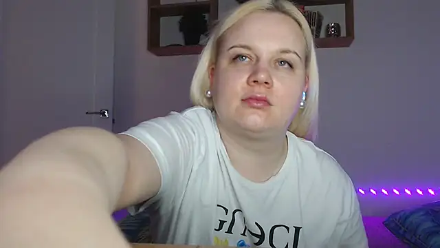 Karolina love  online show from 02.17.26