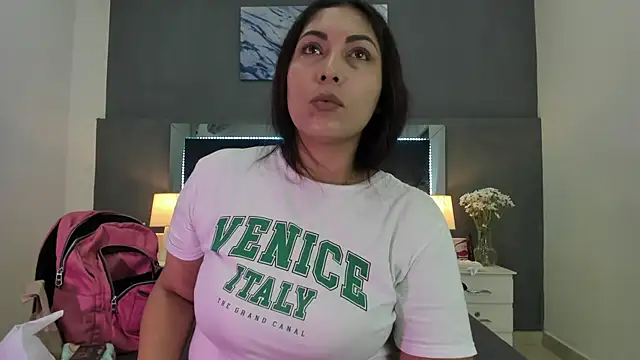 Lauralove 69 online show from 11.25.25