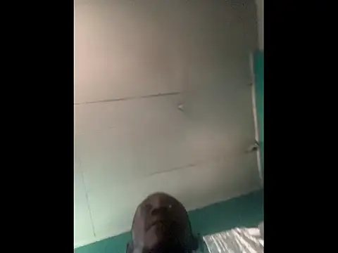 Snapshot of De_maskedcouple chatting on 12.14.25 De maskedcouple online show from 12.14.25