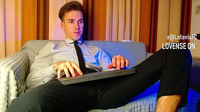 Snapshot of Midnighter_ chatting on 11.24.25 Midnighter online show from 11.24.25