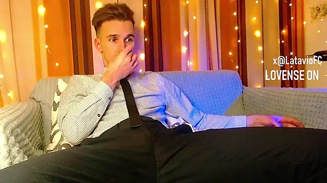 Snapshot of Midnighter_ chatting on 12.14.25 Midnighter online show from 12.14.25