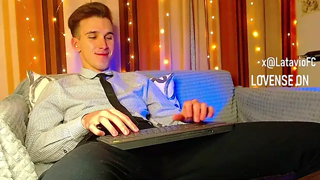 Snapshot of Midnighter_ chatting on 12.23.25 Midnighter online show from 12.23.25