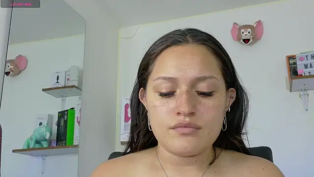 Snapshot of megan_doll2 chatting on 01.21.25 megan doll2 online show from 01.21.25