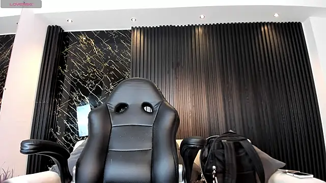 charlottewhitte online show from 10.21.25