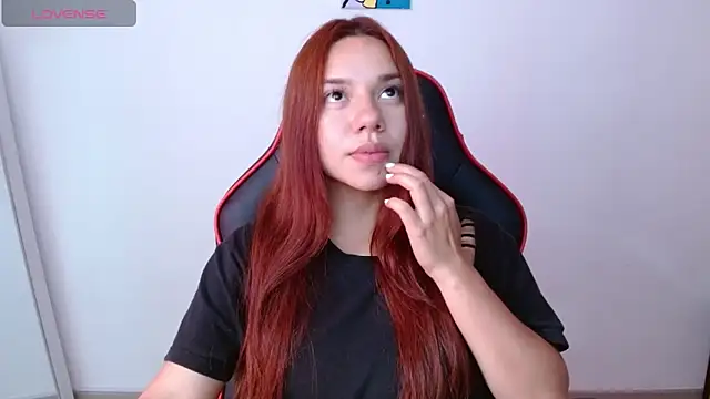 Snapshot of samantha_tattu chatting on 03.18.25 samantha tattu online show from 03.18.25