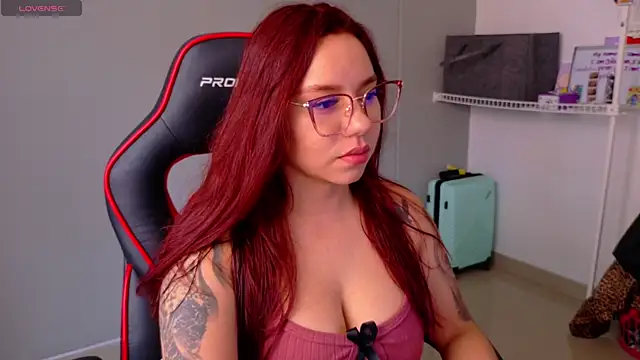Snapshot of samantha_tattu chatting on 04.24.26 samantha tattu online show from 04.24.26