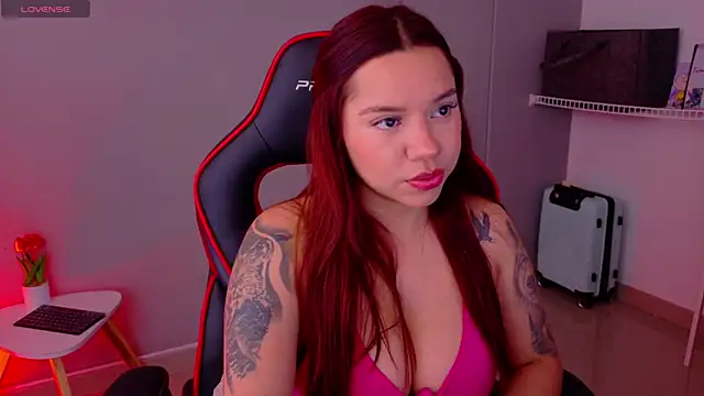 Snapshot of samantha_tattu chatting on 05.20.26 samantha tattu online show from 05.20.26