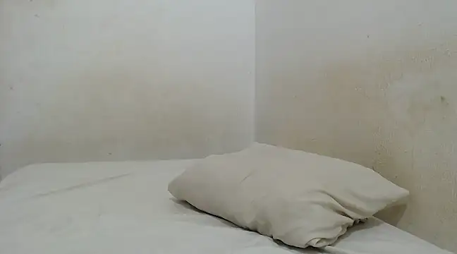 Snapshot of SiraJones-13 chatting on 12.10.24 SiraJones-13 online show from 12.10.24