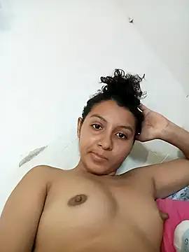 Snapshot of SiraJones-13 chatting on 11.20.25 SiraJones-13 online show from 11.20.25