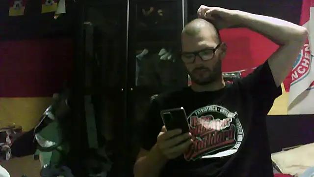 Snapshot of Die-geile-Sau chatting on 09.16.25 Die-geile-Sau online show from 09.16.25