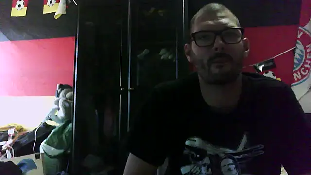 Snapshot of Die-geile-Sau chatting on 09.27.25 Die-geile-Sau online show from 09.27.25