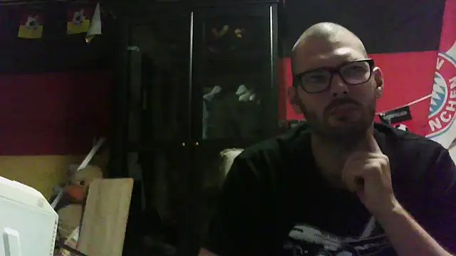 Snapshot of Die-geile-Sau chatting on 10.27.25 Die-geile-Sau online show from 10.27.25