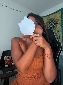 Snapshot of fenixgre chatting on 10.25.25 fenixgre online show from 10.25.25