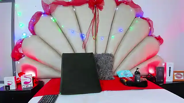 Snapshot of Natasha__Blue chatting on 12.29.24 Natasha Blue online show from 12.29.24