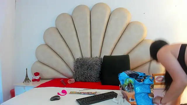Snapshot of Natasha__Blue chatting on 03.18.25 Natasha Blue online show from 03.18.25