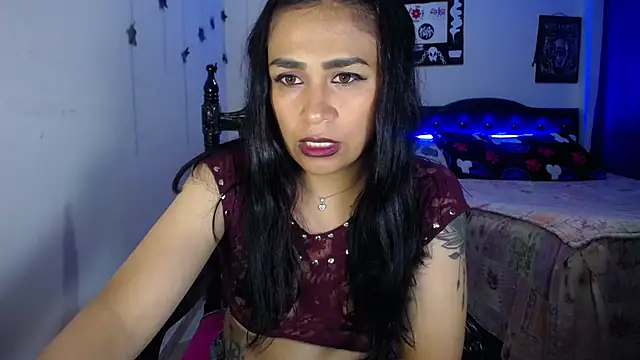 Snapshot of pinky_violeta chatting on 12.23.24 pinky violeta online show from 12.23.24