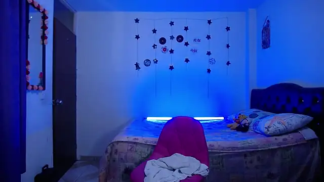 Snapshot of pinky_violeta chatting on 03.04.25 pinky violeta online show from 03.04.25