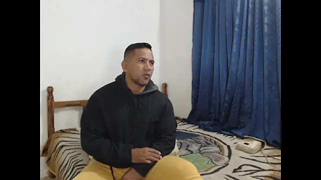 Snapshot of lover_1994 chatting on 10.02.25 lover 1994 online show from 10.02.25