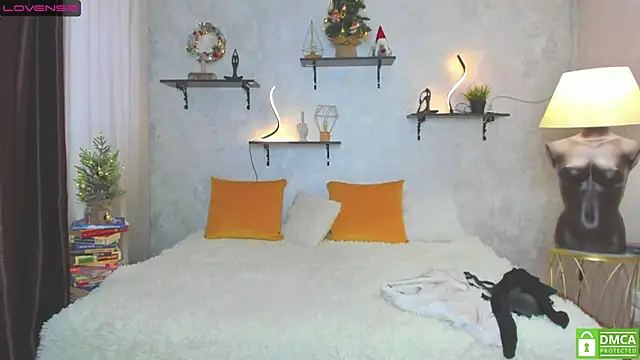 Snapshot of StripBianka chatting on 12.24.24 StripBianka online show from 12.24.24