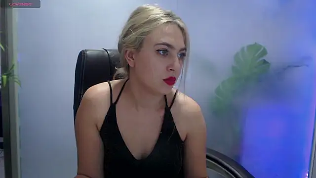 Snapshot of AvaBlue_ chatting on 12.06.24 AvaBlue online show from 12.06.24