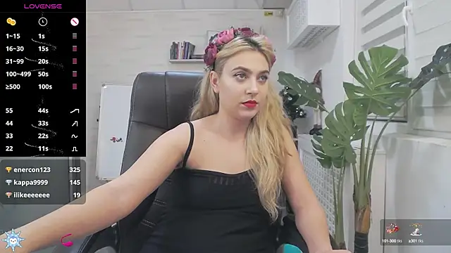 Snapshot of AvaBlue_ chatting on 12.10.24 AvaBlue online show from 12.10.24