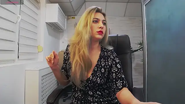 Snapshot of AvaBlue_ chatting on 02.06.25 AvaBlue online show from 02.06.25