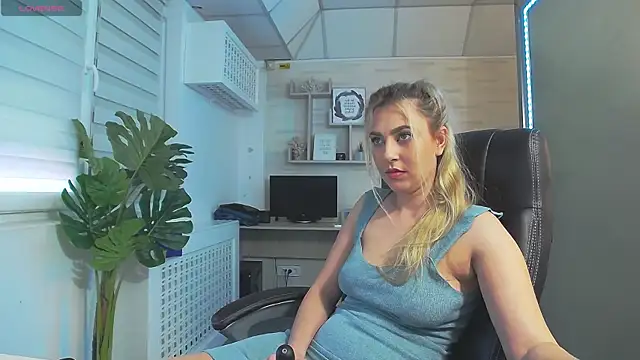 Snapshot of AvaBlue_ chatting on 02.24.25 AvaBlue online show from 02.24.25