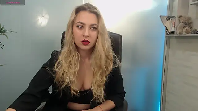 Snapshot of AvaBlue_ chatting on 03.01.25 AvaBlue online show from 03.01.25