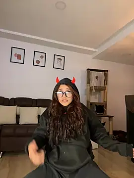 Snapshot of crystal_bunny7 chatting on 02.10.25 crystal bunny7 online show from 02.10.25