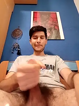 Snapshot of Esti02 chatting on 10.06.25 Esti02 online show from 10.06.25