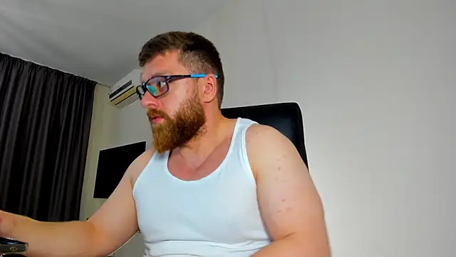 Snapshot of Findom_guy chatting on 05.15.26 Findom guy online show from 05.15.26