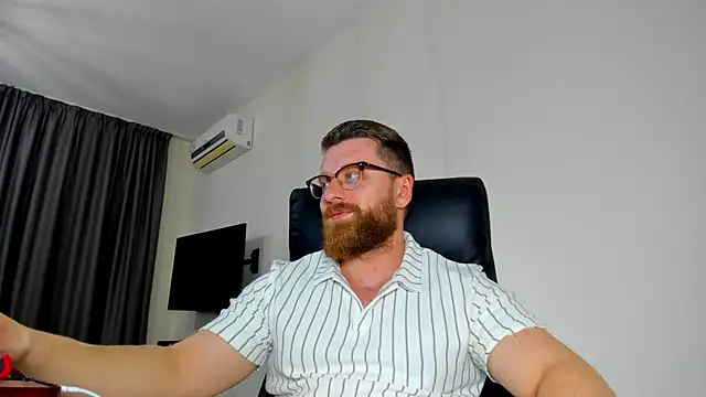 Snapshot of Findom_guy chatting on 05.16.26 Findom guy online show from 05.16.26