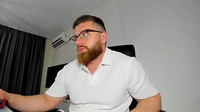 Snapshot of Findom_guy chatting on 05.24.26 Findom guy online show from 05.24.26