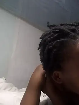 Queentesi online show from 02.25.25