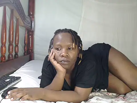 Snapshot of Queentesi chatting on 05.16.26 Queentesi online show from 05.16.26