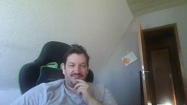Snapshot of Golffahrer1982 chatting on 04.18.26 Golffahrer1982 online show from 04.18.26