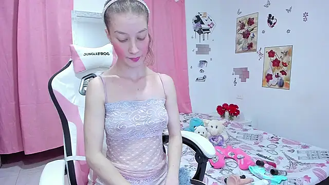 Snapshot of MiiaVolkova chatting on 01.12.25 MiiaVolkova online show from 01.12.25