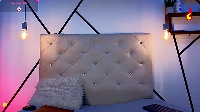 Snapshot of violetasimonz chatting on 02.10.26 violetasimonz online show from 02.10.26