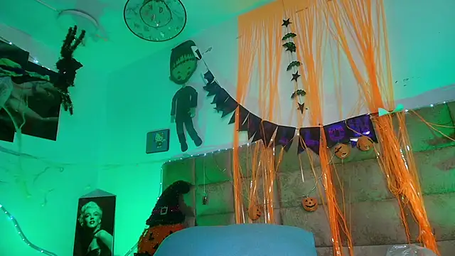 Snapshot of _sex_mia chatting on 10.17.25 sex mia online show from 10.17.25