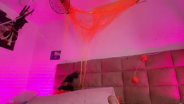 Snapshot of _sex_mia chatting on 10.30.25 sex mia online show from 10.30.25